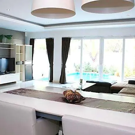Hidden Palm Pool