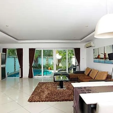 Hotel Hidden Palm Pool