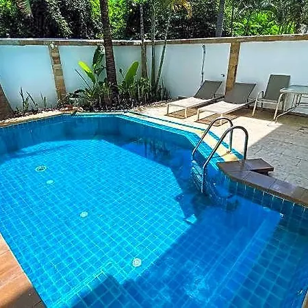 Hidden Palm Pool Hotel