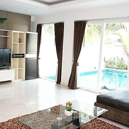 Hidden Palm Pool