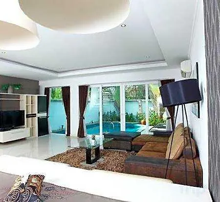 Hotel Hidden Palm Pool