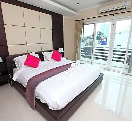 Hidden Palm Pool 3*