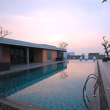 Season Five Hotel