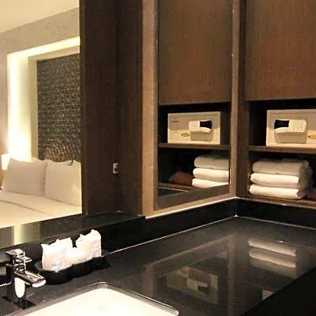 Season Five Hotel 4*