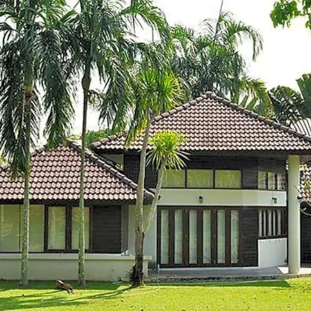 Country Club Hotel
