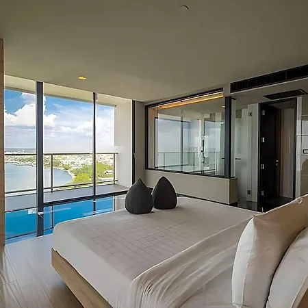 Tsix5 Phenomenal โรงแรม