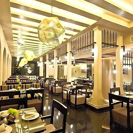 Tsix5 Phenomenal โรงแรม