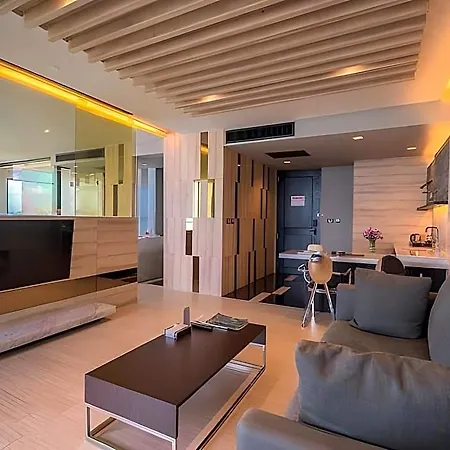 Tsix5 Phenomenal โรงแรม 5*