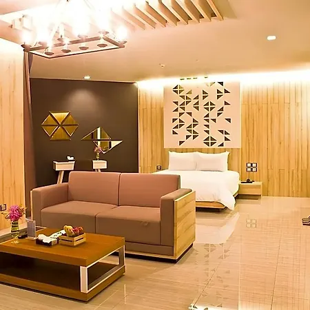 Tsix5 Phenomenal โรงแรม 5*