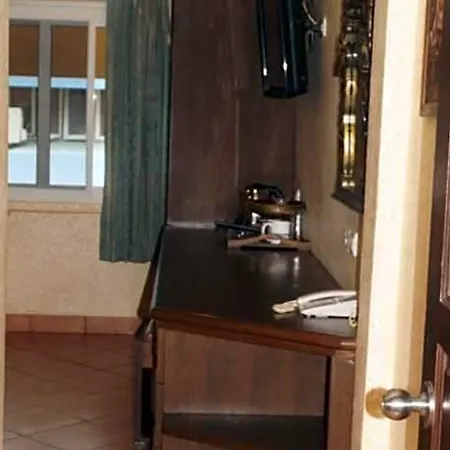 Queen Victoria Inn. Hotel 2*