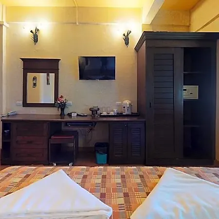 Queen Victoria Inn. 2*