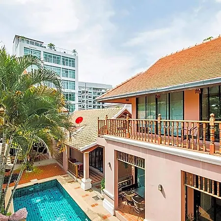 พระตำหนักวิลล่า 10 ห้องนอน พร้อมสระว่ายน้ำส่วนตัว Villa