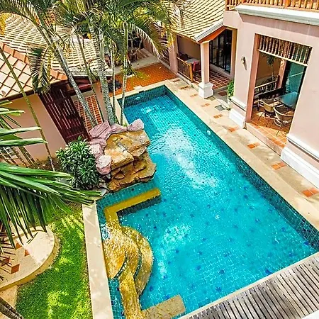 พระตำหนักวิลล่า 10 ห้องนอน พร้อมสระว่ายน้ำส่วนตัว Pattaya