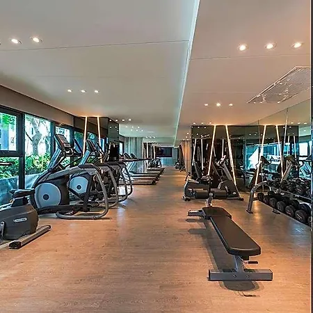 โรงแรม The Base By Fiona Pattaya