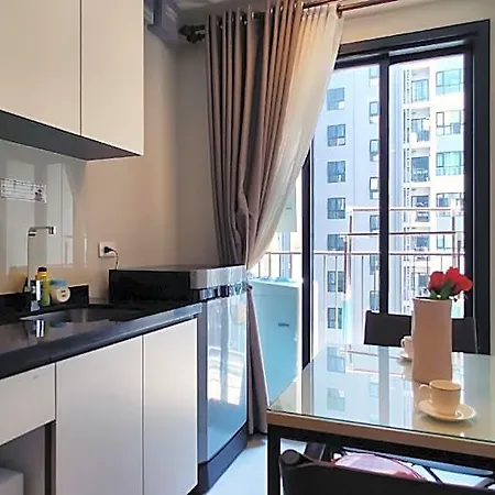 โรงแรม The Base By Fiona 5*