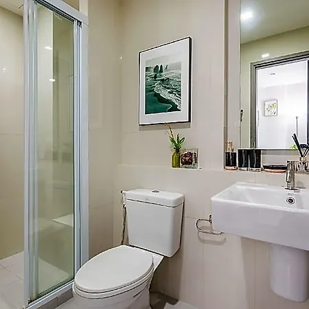 The Base By Fiona โรงแรม Pattaya