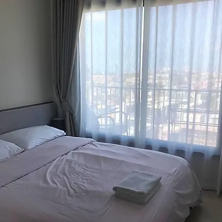 The Base By Fiona โรงแรม Pattaya