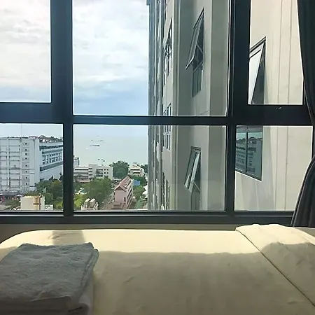 The Base By Fiona โรงแรม Pattaya