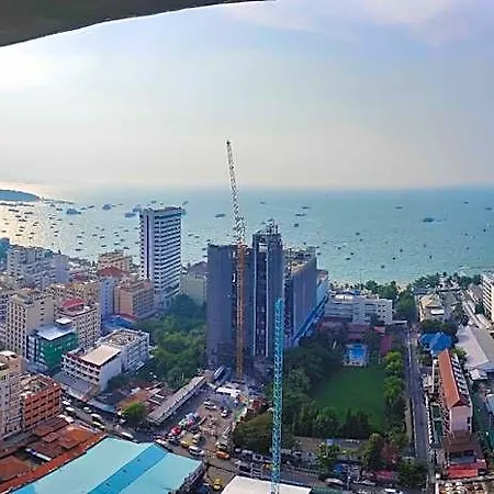 The Base By Fiona โรงแรม Pattaya