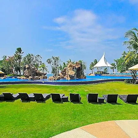 Hotel White Residences 3*