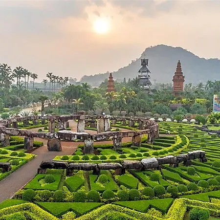 Baan Cha-lier Sook Bangsaray Hotel