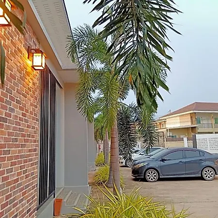 Baan Klang-dao Hotel 2*