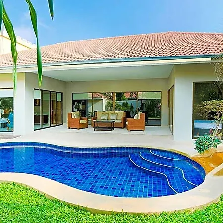 Hotel Avoca Pool Pattaya