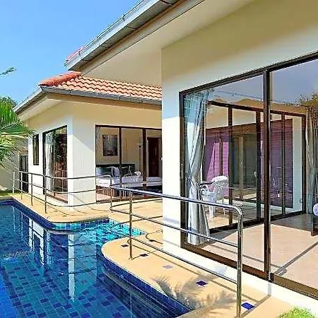 Hotel Avoca Pool Pattaya
