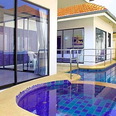 Hotel Avoca Pool Pattaya