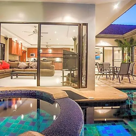 Avoca Pool Hotel 3*