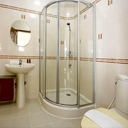 Avoca Pool Hotel 3*