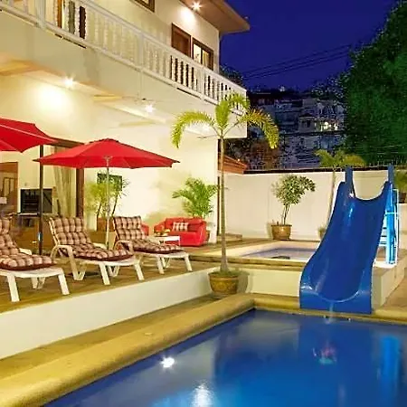 Avoca Pool Hotel 3*