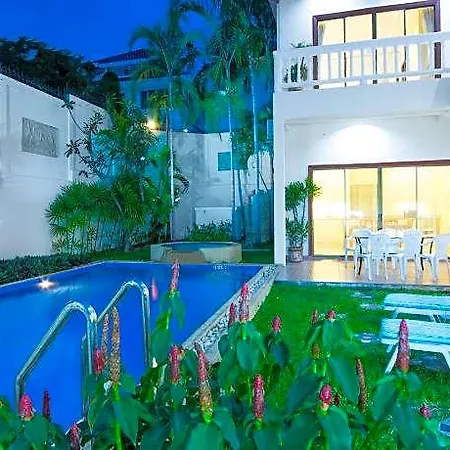 Avoca Pool Hotel 3*