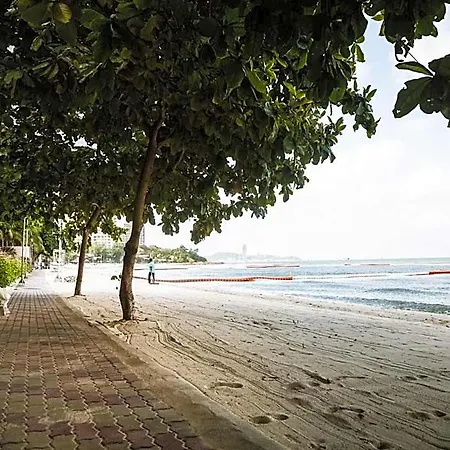 Northpoint Luxury Grandisvillas Hotel Pattaya