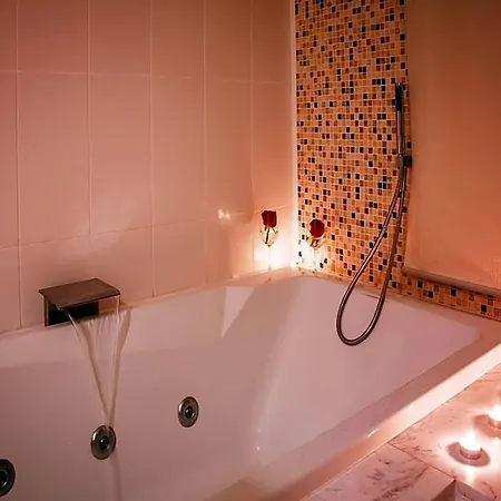 Hotel Northpoint Luxury Grandisvillas
