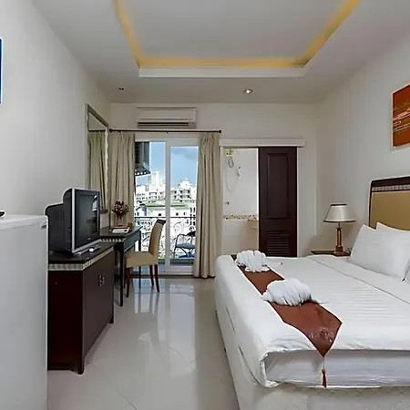 Inn Yes O'tel By Benya Pattaya