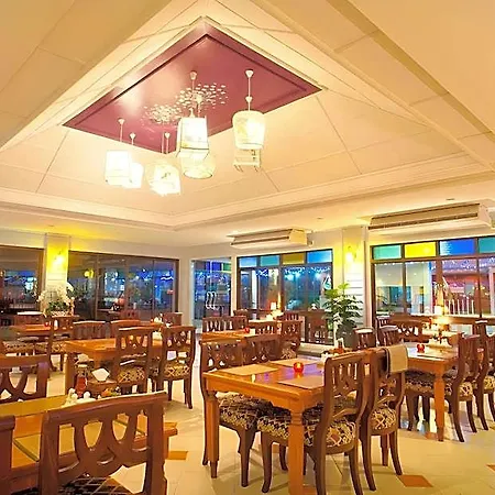 Hotel Sabai Nearby Marina