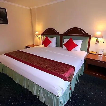 Sabai Nearby Marina Hotel 3*