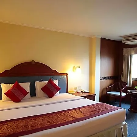 Sabai Nearby Marina Hotel 3*