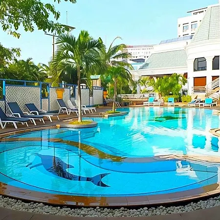 โรงแรม The Camelot 4*