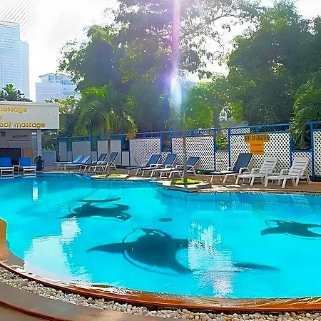 The Camelot โรงแรม 4*