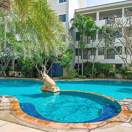 Sea Breeze Jomtien โรงแรม 4*