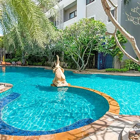 โรงแรม Sea Breeze Jomtien 4*