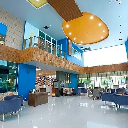 Sea Breeze Jomtien โรงแรม 4*