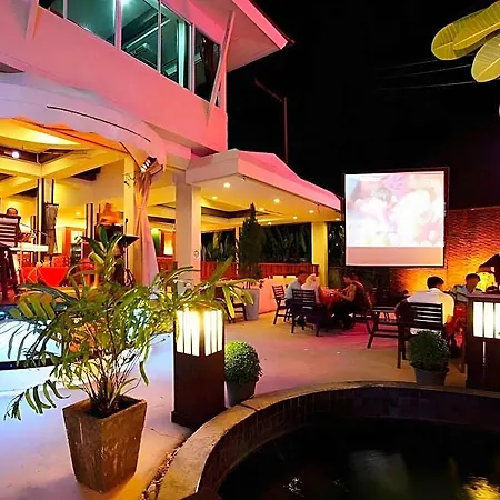 Sea Breeze Jomtien โรงแรม 4*