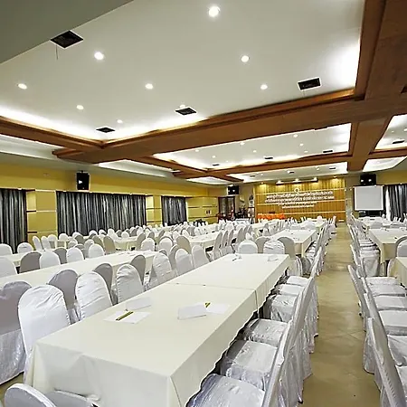 Sea Breeze Jomtien โรงแรม 4*