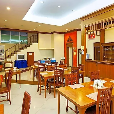 โรงแรม Eastiny Seven