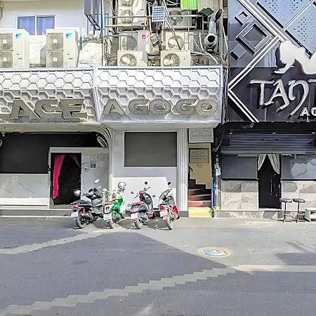 บ้านพัก วอล์คกิ้งสตรีท เกสท์เฮาส์ *