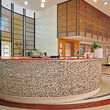 โรงแรม Eastiny Plaza 3*