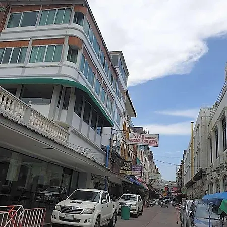 สตาร์ เรสซิเดนส์ โฮเทล 2* Pattaya